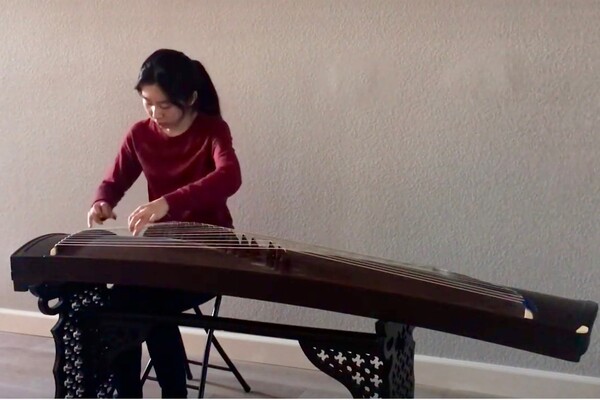  Flora Feng, a senior mathematics and economics major, plays the traditional Chinese guzheng